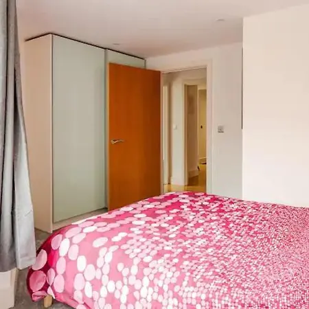 Brand New Flat In Central London With Car Park Exterior photo