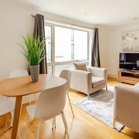 Brand New Flat In Central London With Car Park Exterior photo